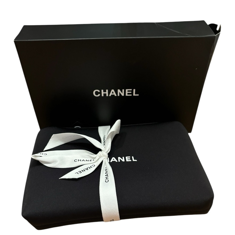 NWT CHANEL Beauty 💄 Black Neoprene Cosmetic Case in box WITH Ribbon